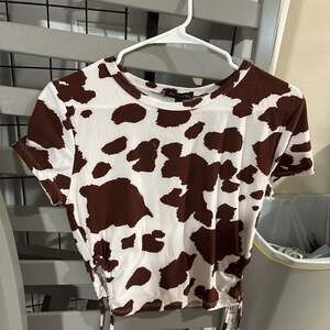 Girls - Daytrip Cow Print Top - Girl's Shirts & Blouses in Cream Brown